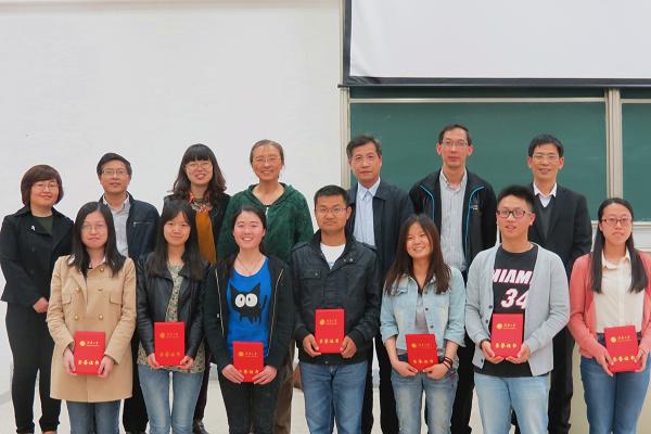 新2体育(中国)有限公司-官网学院召开2014届毕业生升学表彰大会暨升学、就业经验分享会